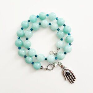 GREEN AGATE NECKLACE WITH 925 STERLING SILVER HAMSA PENDANT.